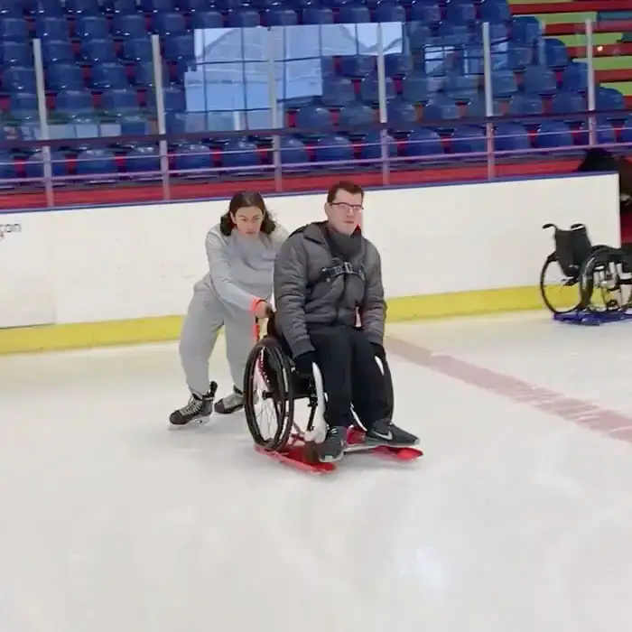 Découverte des sports de glace adaptés