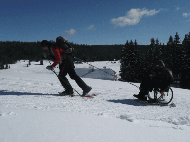 Arnaud tractant Fred pendant le raid Lugicap