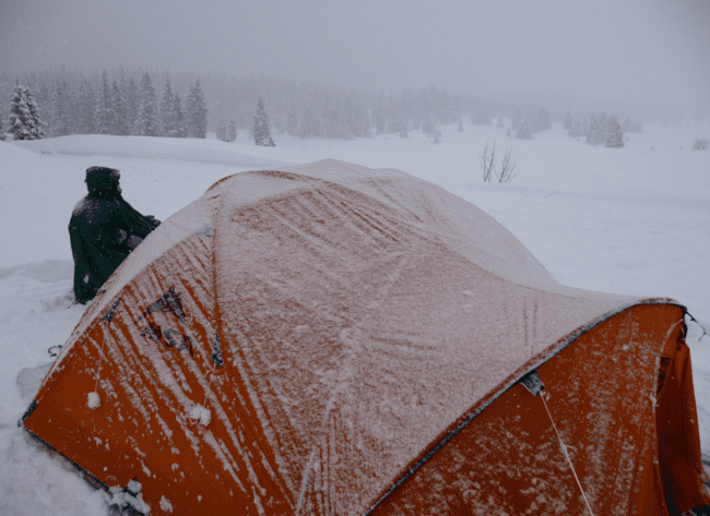 Campement sous la neige - raid Lugicap