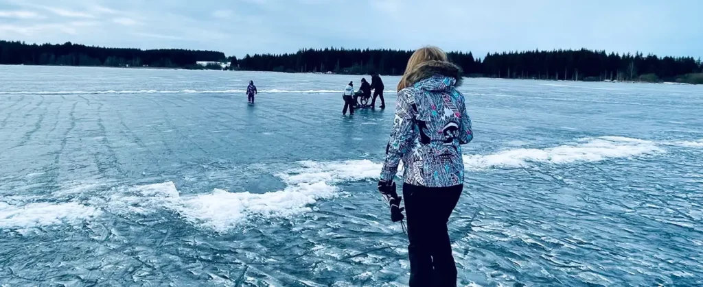 Terrain-de-jeux-Patinage-sur-glace-en-fauteuil-rroulant