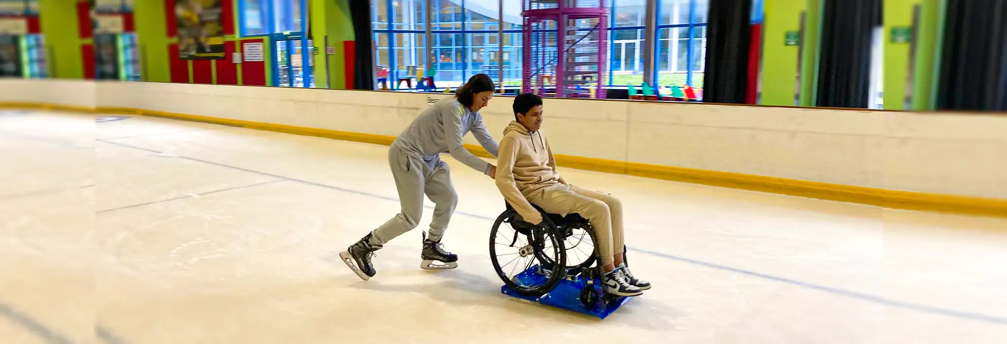 Terrain-de-jeux-patinage-sur-glace-slide