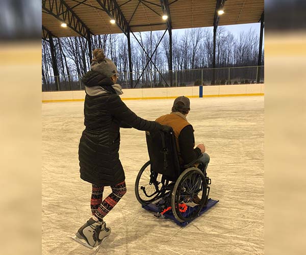 lugc_notreOffreICEonicePic4 - Skating rink adapted for disabled people, On ice in a wheelchair