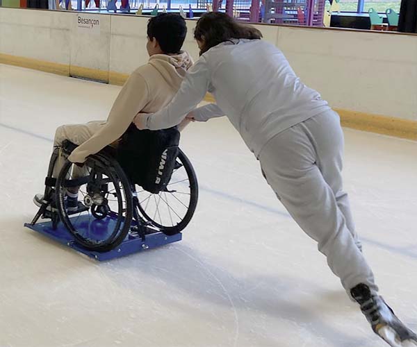 lugc_notreOffreICEonicePic6-2022 - Paraplegic ice skating, Sensory disability skating